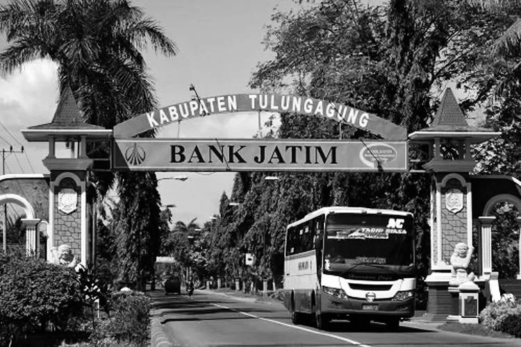 Marmer Tulungagung dan Candaan Gusmen