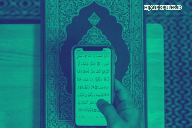 Bagaimana Hukum dalam Islam Ke Toilet Membawa HP yang Terinstall Al-Qur’an