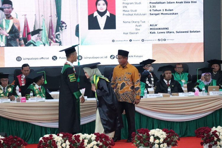 Kala Momen Wisuda Jadi Ajang Persembahan untuk Orang Tua