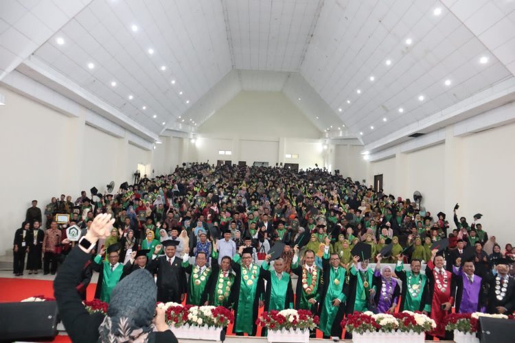 Kala Momen Wisuda Jadi Ajang Persembahan untuk Orang Tua