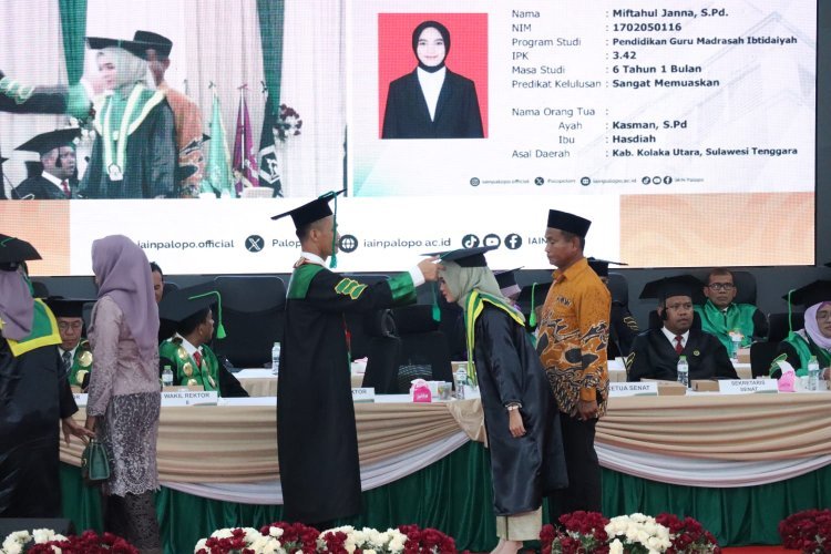 Kala Momen Wisuda Jadi Ajang Persembahan untuk Orang Tua