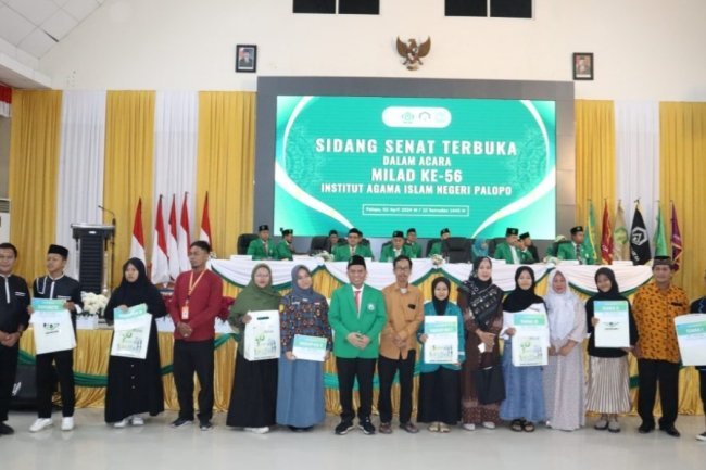 Pemenang Lomba Esai Terima Hadiah Jutaan Rupiah di Milad ke-56 IAIN Palopo