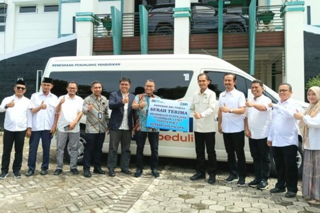 Satu Unit Mobil Bantuan CSR BRI Diterima IAIN Palopo