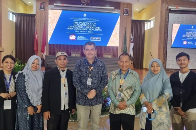 Kerjasama Internasional, UPT Pengembangan Bahasa IAIN Palopo Hadiri Konferensi di Yogyakarta