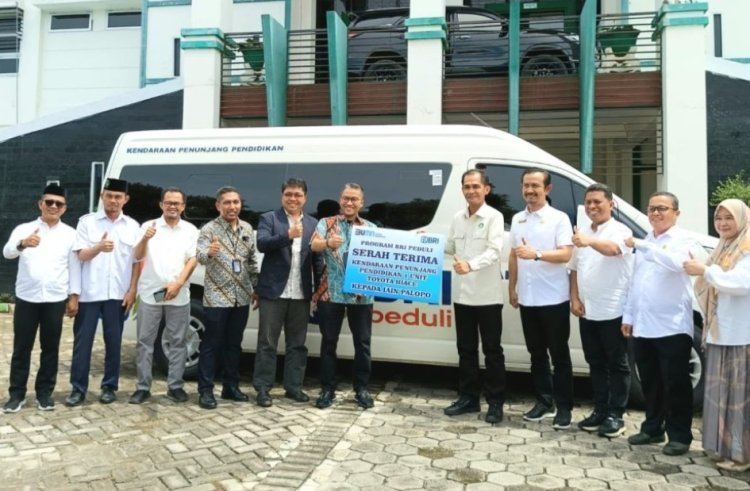 Satu Unit Mobil Bantuan CSR BRI Diterima IAIN Palopo