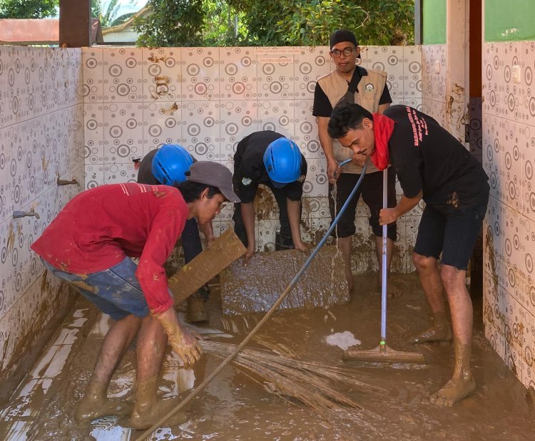 Penarikan Relawan Banjir IAIN Palopo di Luwu: Misi Kemanusiaan Belum Usai!