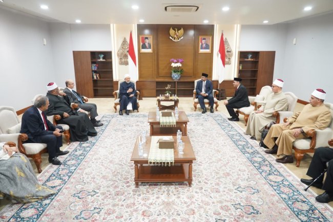 Menag Dorong Solusi Cegah Konflik Antar Negara & Agama di Hadapan Grand Syekh Al-Azhar