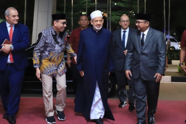 Pesan Toleransi dan Moderasi dalam Kunjungan Grand Syekh Al Azhar di Indonesia