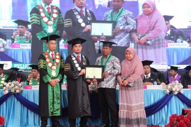 Suasana Haru Dikala Orang Tua Almarhumah Shafira Hadir di Acara Wisuda IAIN Palopo