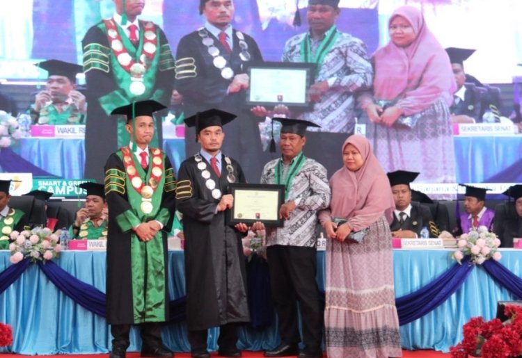 Suasana Haru Dikala Orang Tua Almarhumah Shafira Hadir di Acara Wisuda IAIN Palopo