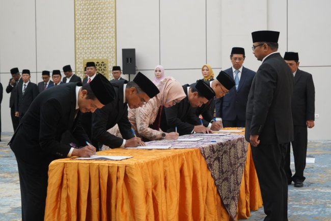 Menag Lantik Rektor Institut Agama Kristen Negeri Toraja