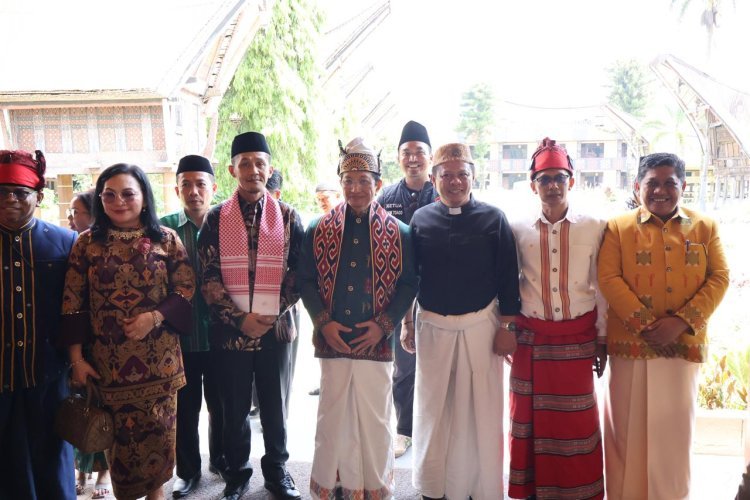 Rektor IAIN Palopo Dampingi Menag Nasaruddin Saat Kunjungan Kerja di Tana Toraja 