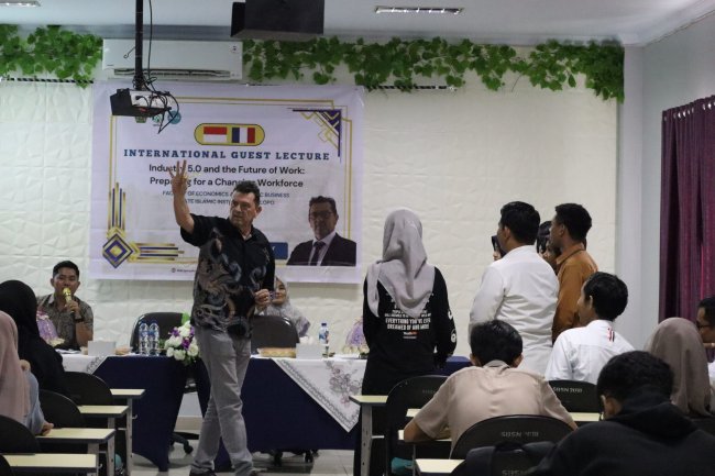 Kuliah Tamu Internasional FEBI IAIN Palopo Hadirkan Konsultan Prancis