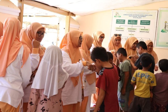 Bakti Sosial Sambut Ramadan, DWP IAIN Palopo Peduli Anak Yatim dan Masyarakat