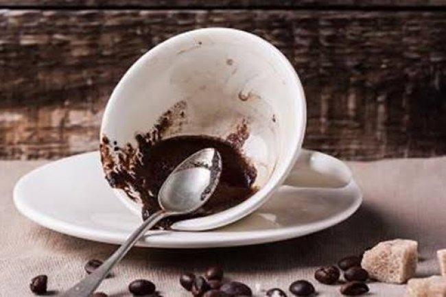 Siram Ampas Kopi Dalam Gelas Itu, Biar Jadi Bersih Dan Jernih