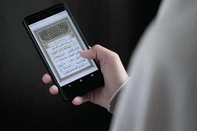 'The Holy Gadget' Perlukah Redifinisi Kitab Suci?