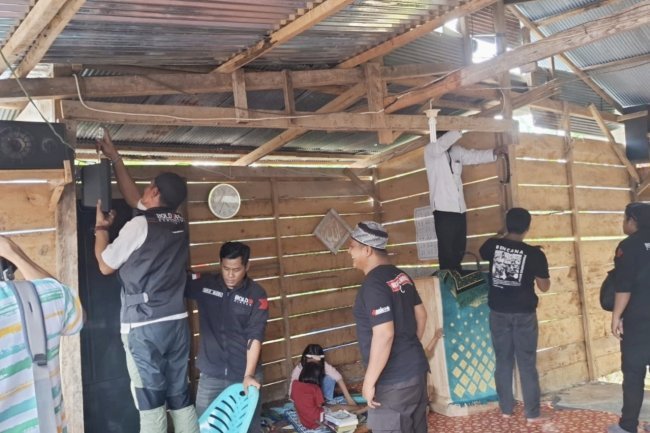 Komunitas Motor Ini Bantu Pasang Listrik Dan Pengeras Suara Masjid