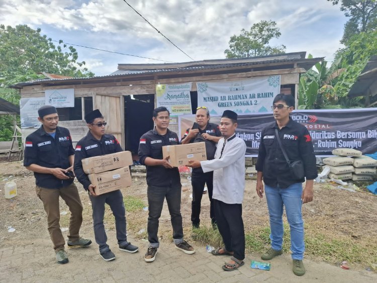 Komunitas Motor Ini Bantu Pasang Listrik Dan Pengeras Suara Masjid