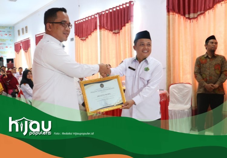 Dekan FUAD IAIN Palopo Terima Piagam Penghargaan di Lapas Palopo