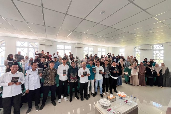 DEMA UIN Palopo Gelar Bedah Buku Tahajud Sang Aktivis