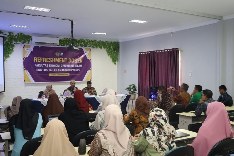 FEBI UIN Palopo Gelar Refreshment Dosen, Rektor Tekankan Tanggung Jawab Akademik dan Sosial
