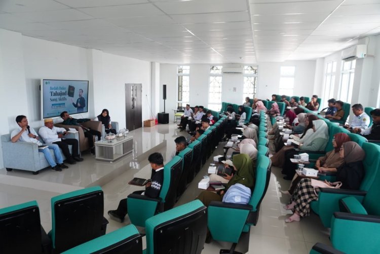 DEMA UIN Palopo Gelar Bedah Buku Tahajud Sang Aktivis