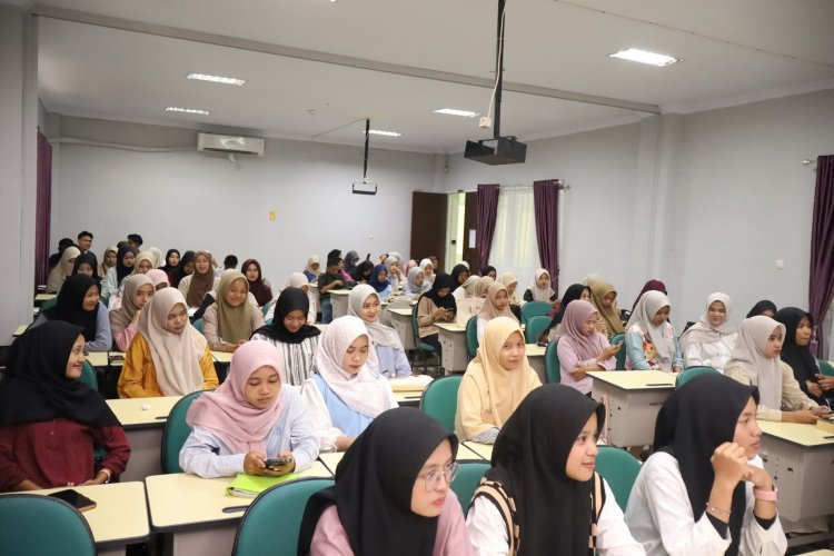FEBI UIN Palopo Hadirkan Guru Besar Universiti Teknologi MARA Malaysia Sebagai Dosen Tamu
