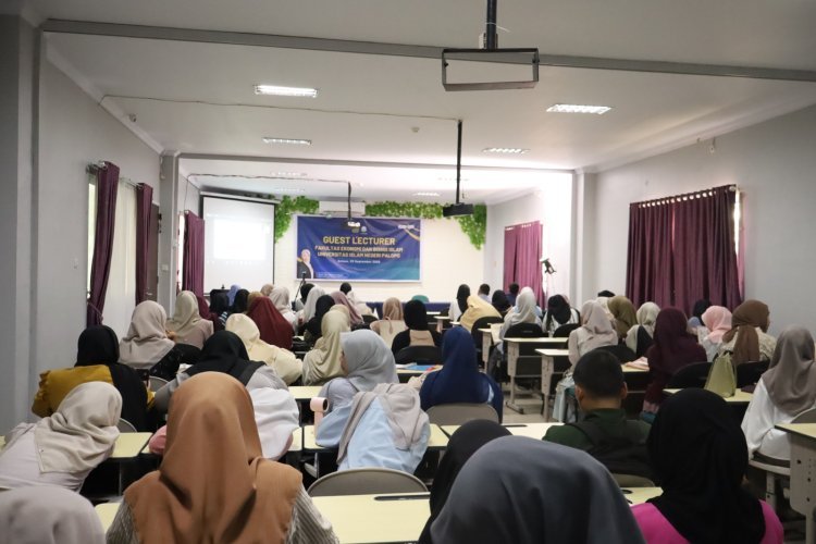 FEBI UIN Palopo Hadirkan Guru Besar Universiti Teknologi MARA Malaysia Sebagai Dosen Tamu