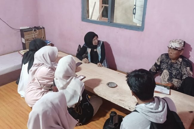 Gelar Observasi Budaya, UKK Seni Sibola UIN Palopo Dalami Motif Tenun Rongkong