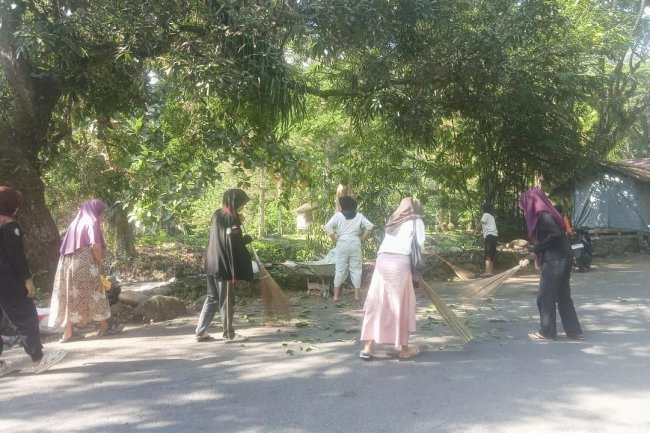 UKK Seni Sibola UIN Palopo Gelar Baksos di Kecamatan Mungkajang