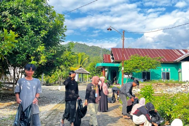 UKK Olahraga Timpa'raga UIN Palopo Baksos Peduli Lingkungan di Murante