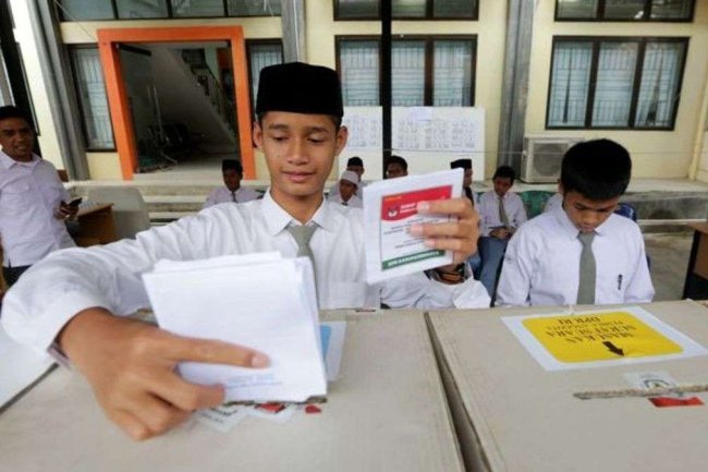 Mencintai Demokrasi Sehat Bagi Kader Pendidikan Pengawas Partisipatif