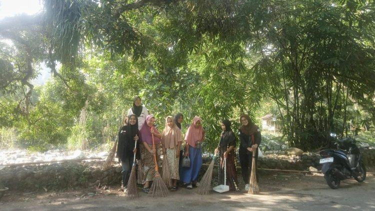UKK Seni Sibola UIN Palopo Gelar Baksos di Kecamatan Mungkajang