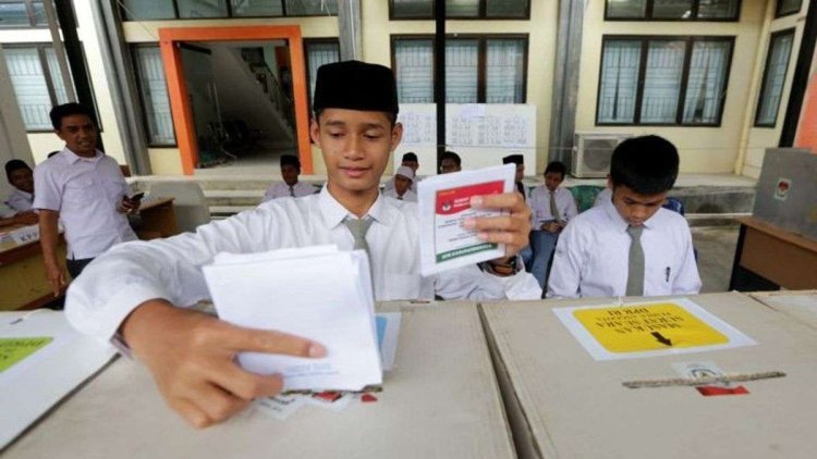 Mencintai Demokrasi Sehat Bagi Kader Pendidikan Pengawas Partisipatif