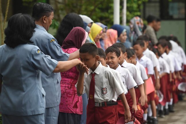 Apa dan Bagaimana Mengembangkan Pendidikan Karakter Bagi Generasi Muda
