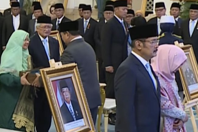 Gelar Pahlawan Penghapus Sejarah Panjang Yang Kelam