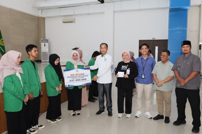 Rektor UIN Palopo Serahkan 250 Kuota Beasiswa KIP Kuliah