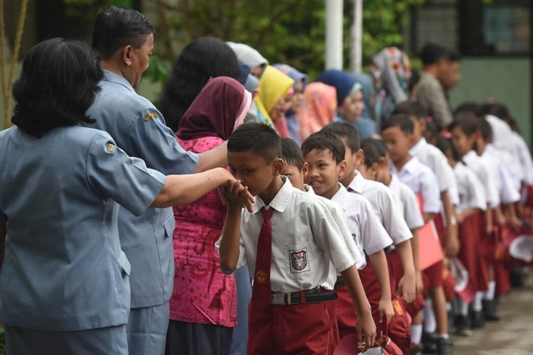 Apa dan Bagaimana Mengembangkan Pendidikan Karakter Bagi Generasi Muda