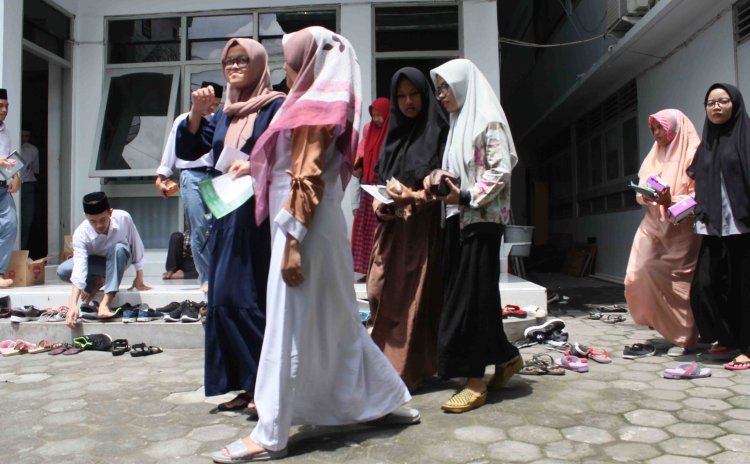 Revolusi Santri Zillenial: Melek Digital, Melek Kespro, Tetap Berakhlak