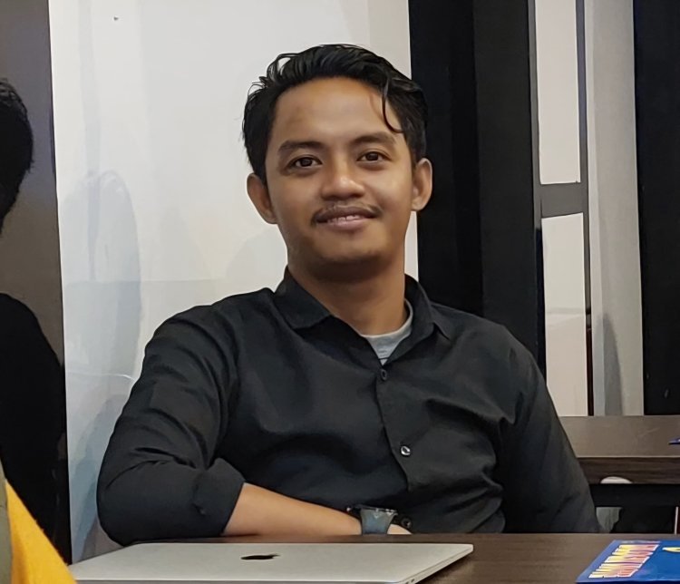 Guru Diunduh, Murid Diunggah