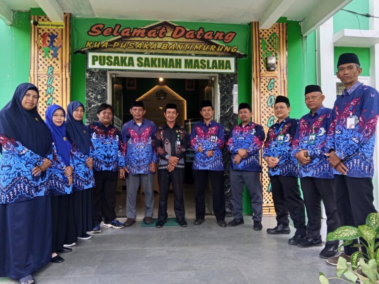 Himbau dan Doakan Pelintas, KUA Pusaka Bantimurung Hadir di Jalur Mudik Nataru