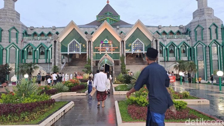 Masjid: Identitas Moral dan Ruang Kontrol Ummat