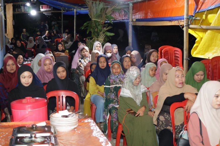 UIN Palopo Serahkan Santunan Duka kepada Keluarga Almarhum Mur Karyadi