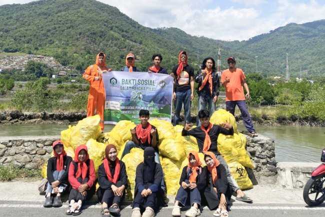 Milad ke-24, Mapala UIN Palopo Turun ke Jalan Gelar Bakti Sosial untuk Lingkungan