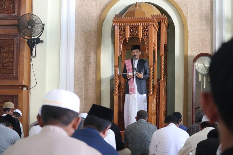 Soal Tabur Bunga di Kuburan, Ini Penjelasan Rektor UIN Palopo Saat Khutbah Jumat