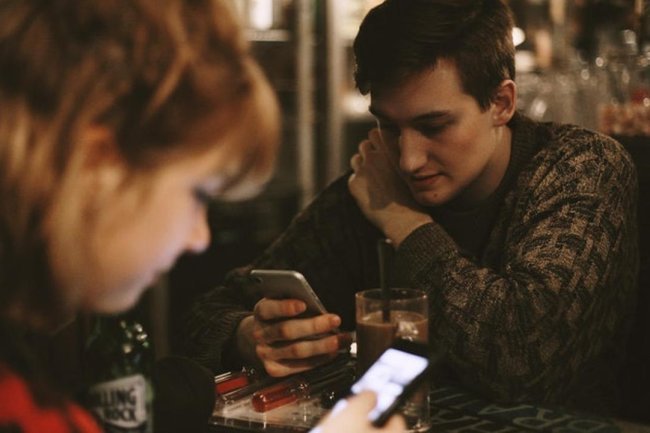 Media Sosial dan Ancaman Sunyi dalam Rumah Tangga