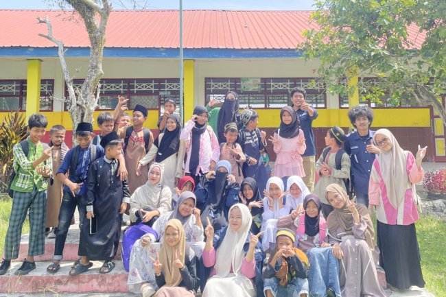 Ramadan di Desa Pelalan: Mahasiswa KPI UIN Palopo Mengajar Mengaji hingga Ceramah untuk Warga