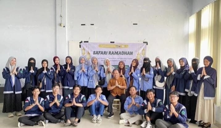 Dari Imam Salat hingga Mengajar Mengaji, Pengabdian Mahasiswa PBA di Padang Kalua