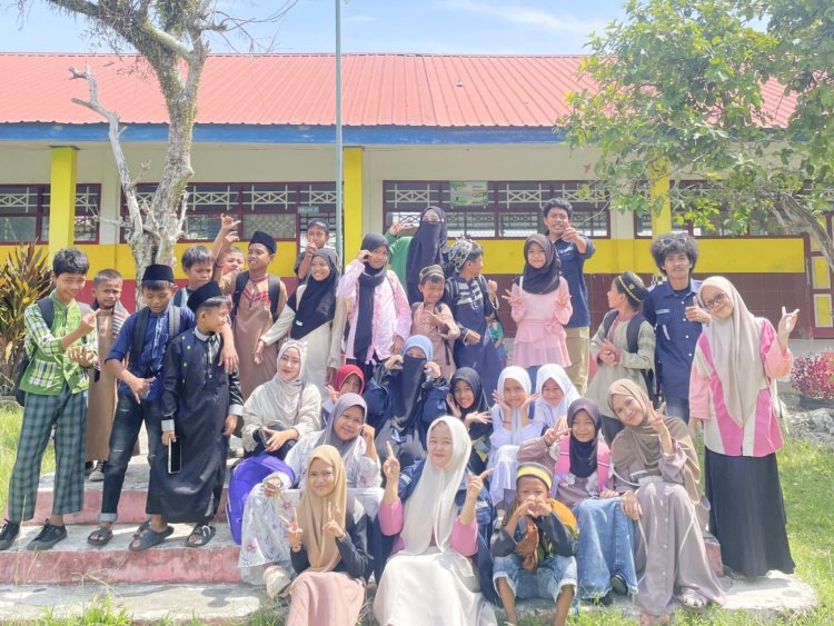 Ramadan di Desa Pelalan: Mahasiswa KPI UIN Palopo Mengajar Mengaji hingga Ceramah untuk Warga