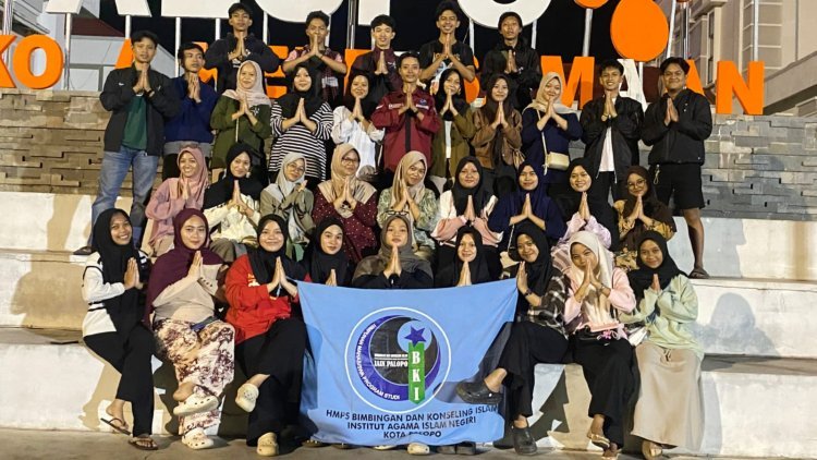 Mahasiswa BKI UIN Palopo Turun ke Jalan saat Sahur, Ramadhan Konselor Tebar Kepedulian di Kota Palopo